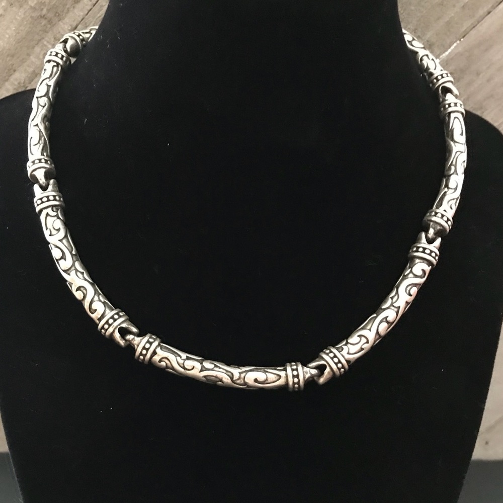 Silver tone necklace